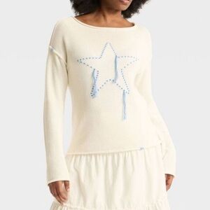 Women’s Wide Crewneck Pull Over Sweater.     Off White. M